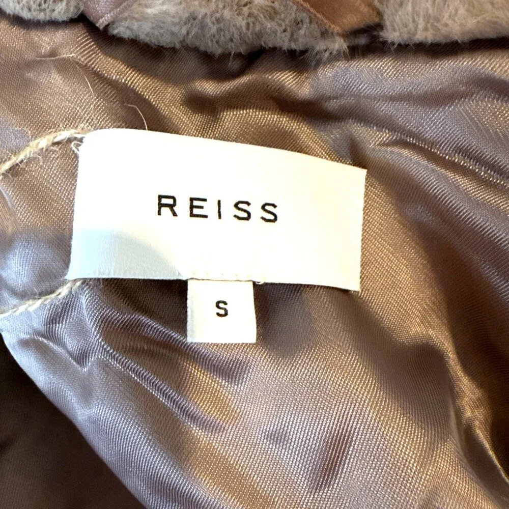 Reiss Beige Faux Fur Vest / Gilet – Size Small – Soft Luxury Layer - Picture 4 of 5